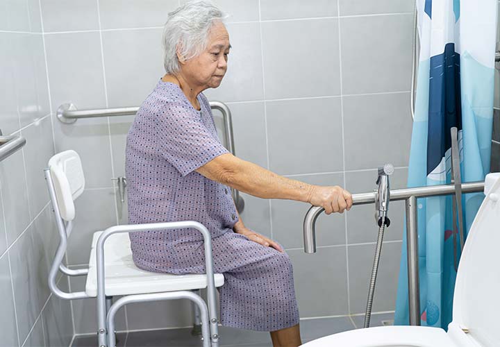 Salle de bains adaptée pour PMR