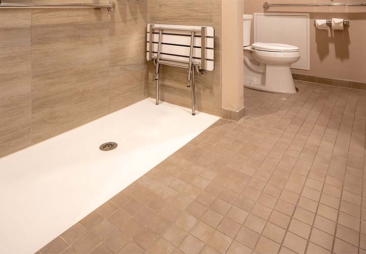 Équipements PMR dans une salle de bains
